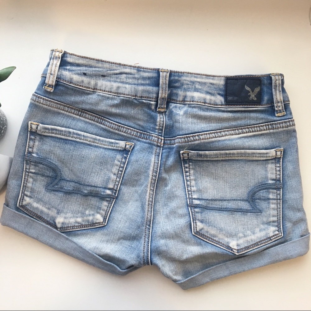 American Eagle Hi-Rise Shortie Light Wash Shorts - Picture 3 of 4